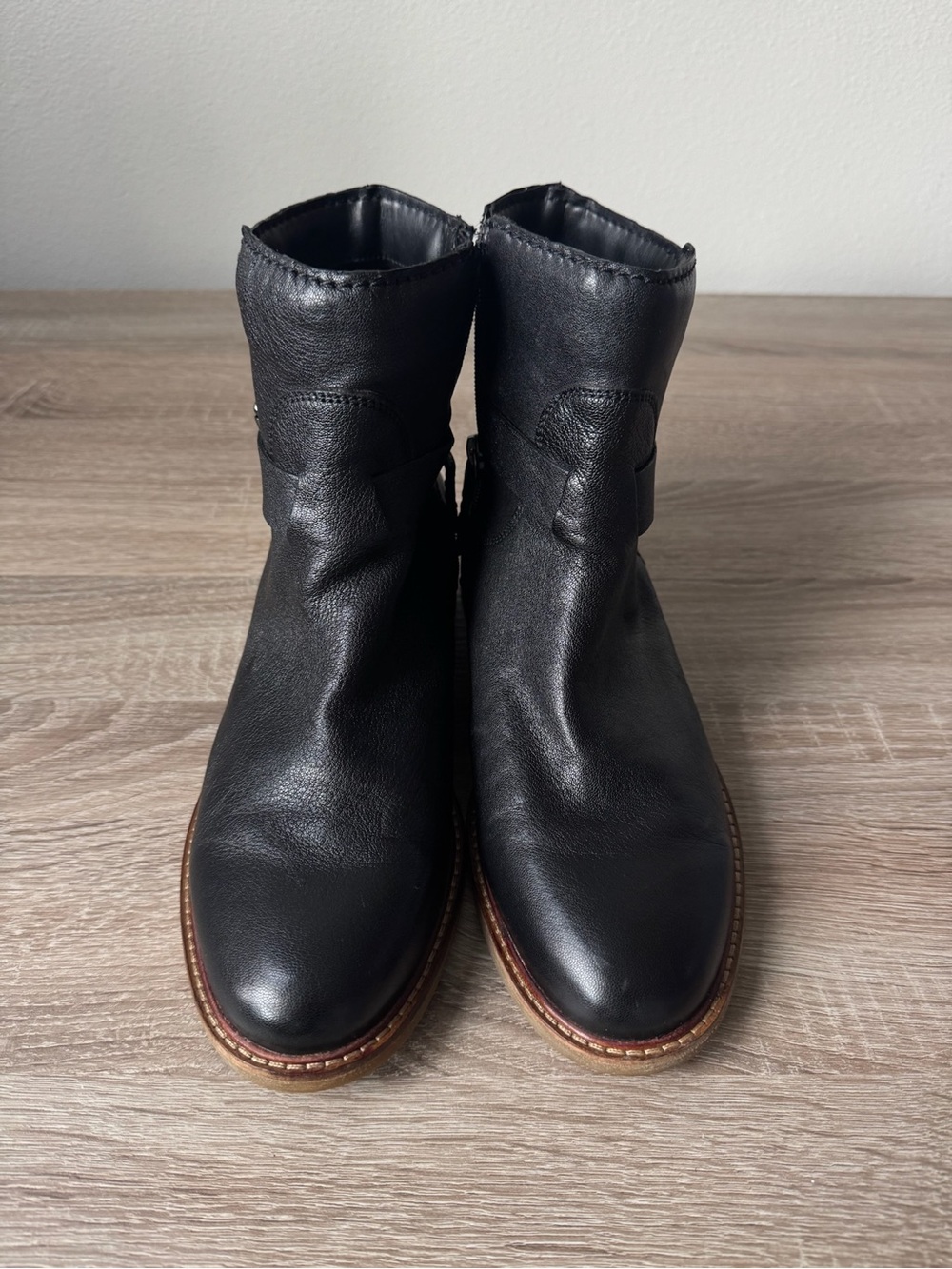 Clarks Black Leather Ankle Boots Womens 10W Buckle Zip Comfort Booties - Picture 2 of 6